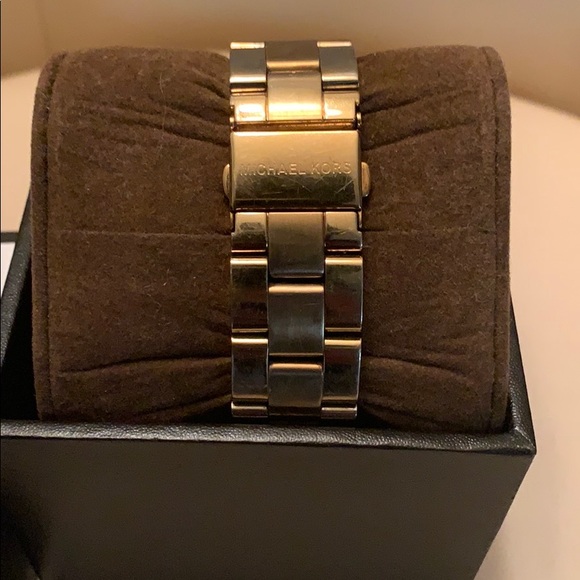 Women’s Michael Kors gold watch - Picture 3 of 4